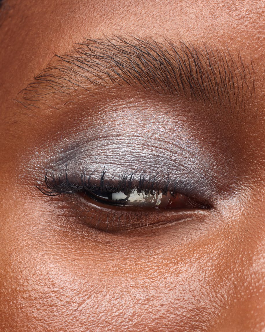 Model wears Lidstar in Moon