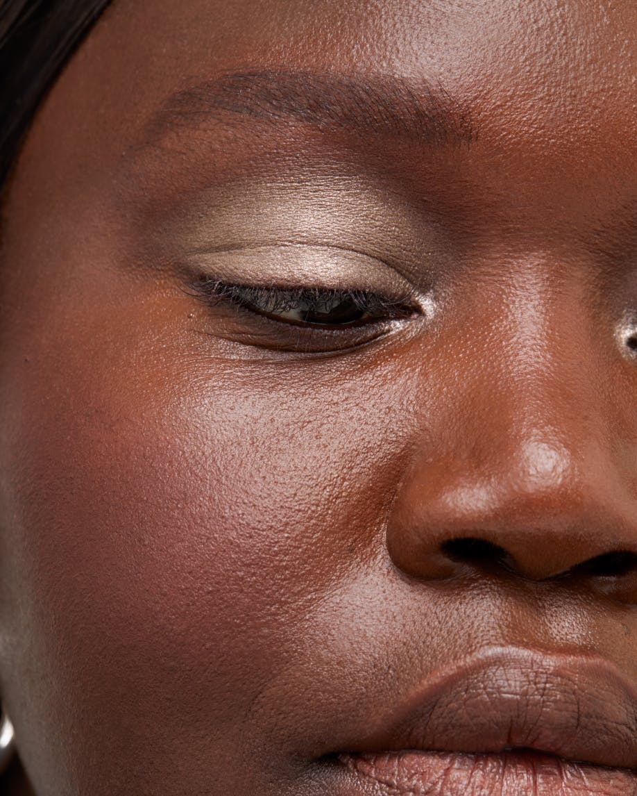 model wears monochromes in jute