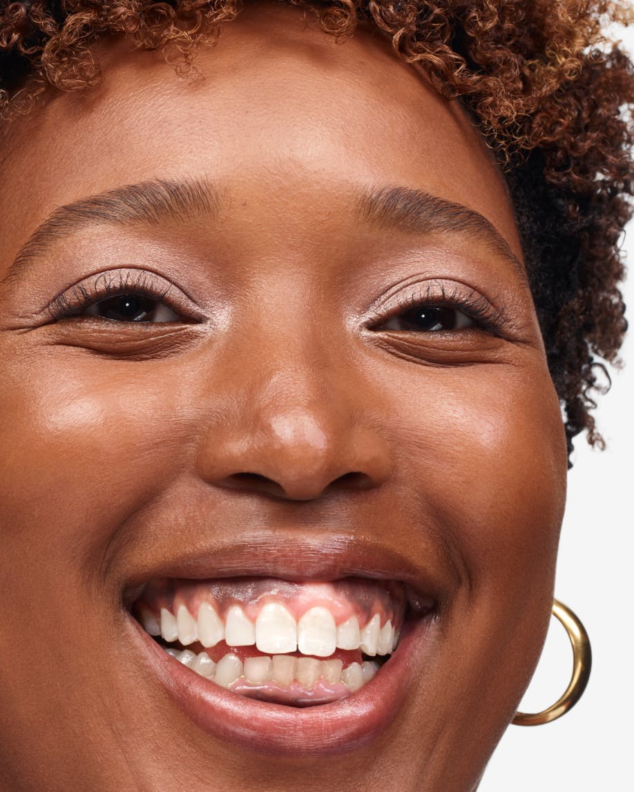 model wears monochromes in jute