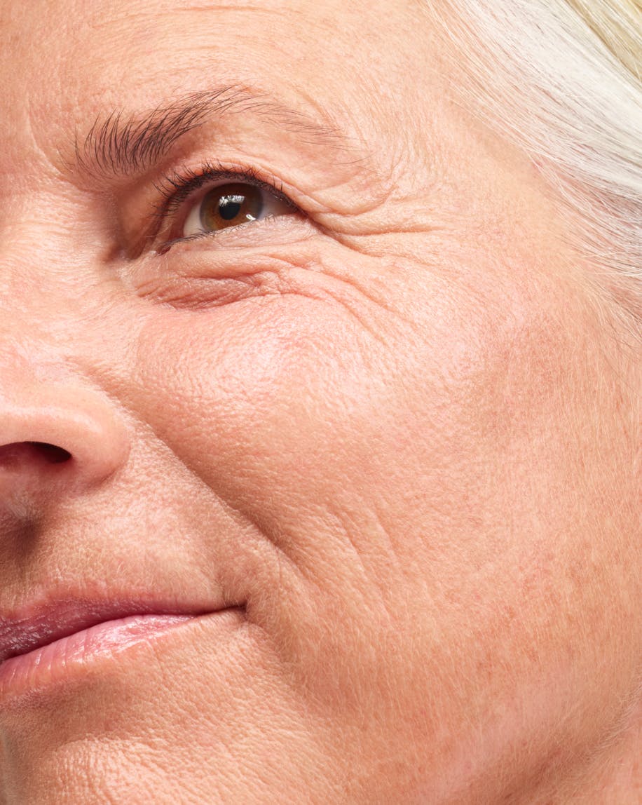 Libby glows in Perfecting Skin Tint in G7.