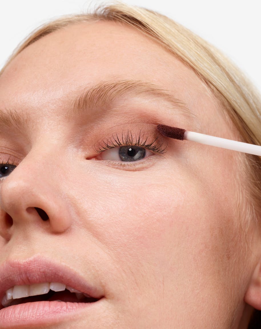 Model applies Skywash in Echo