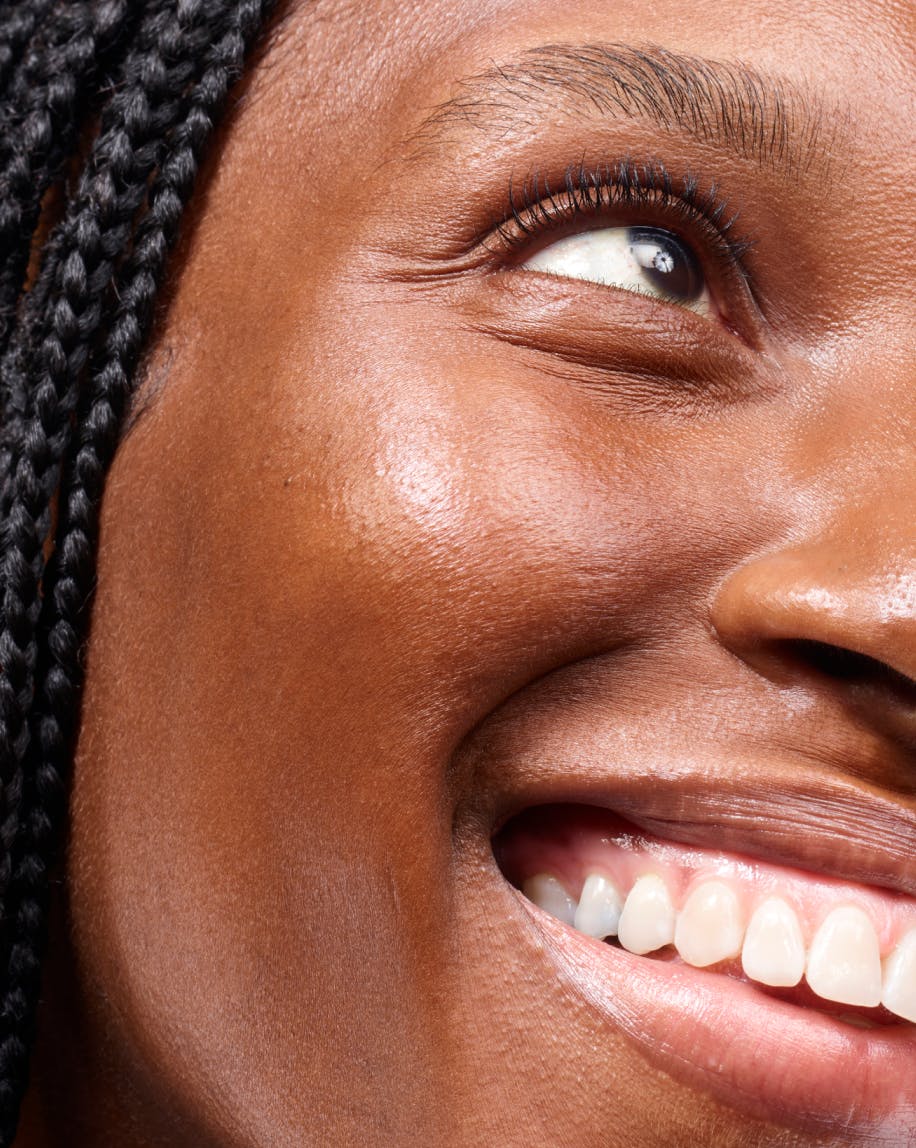 Funmi wears Stretch Concealer in G2.